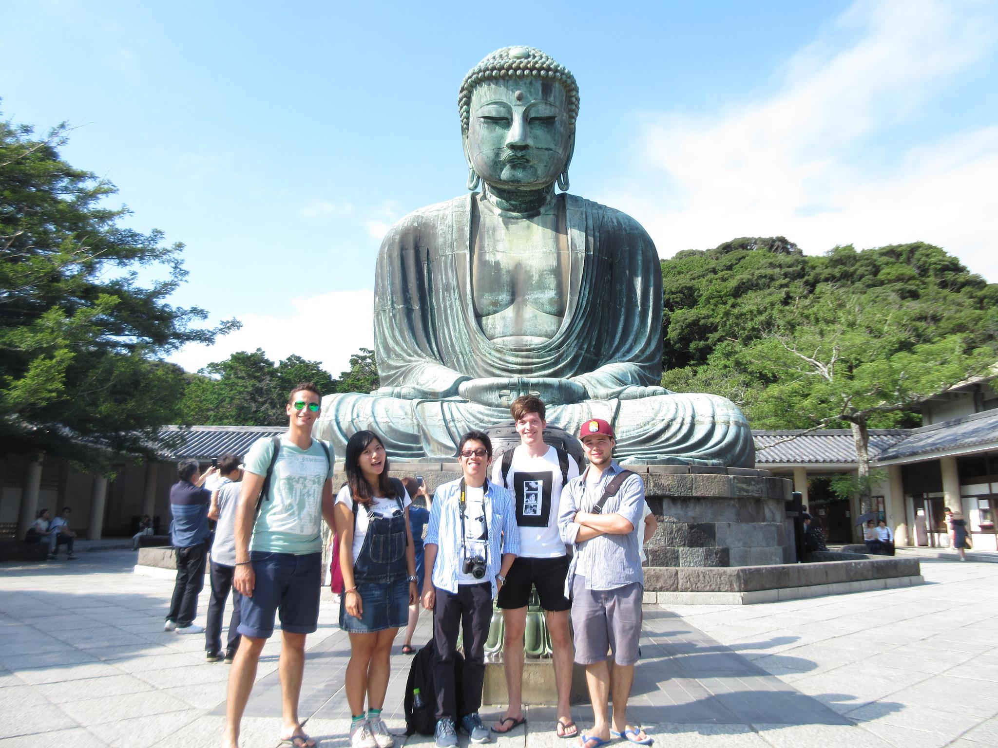 Hier nochmal in voller Pracht: Gruppe und Buddha