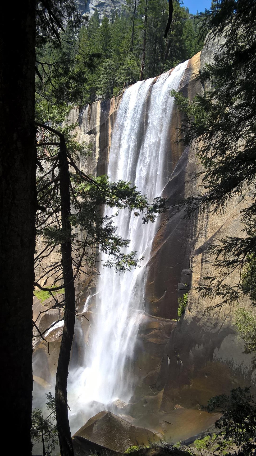 Der Wasserfall wurde aus einem kleinen See gespeist