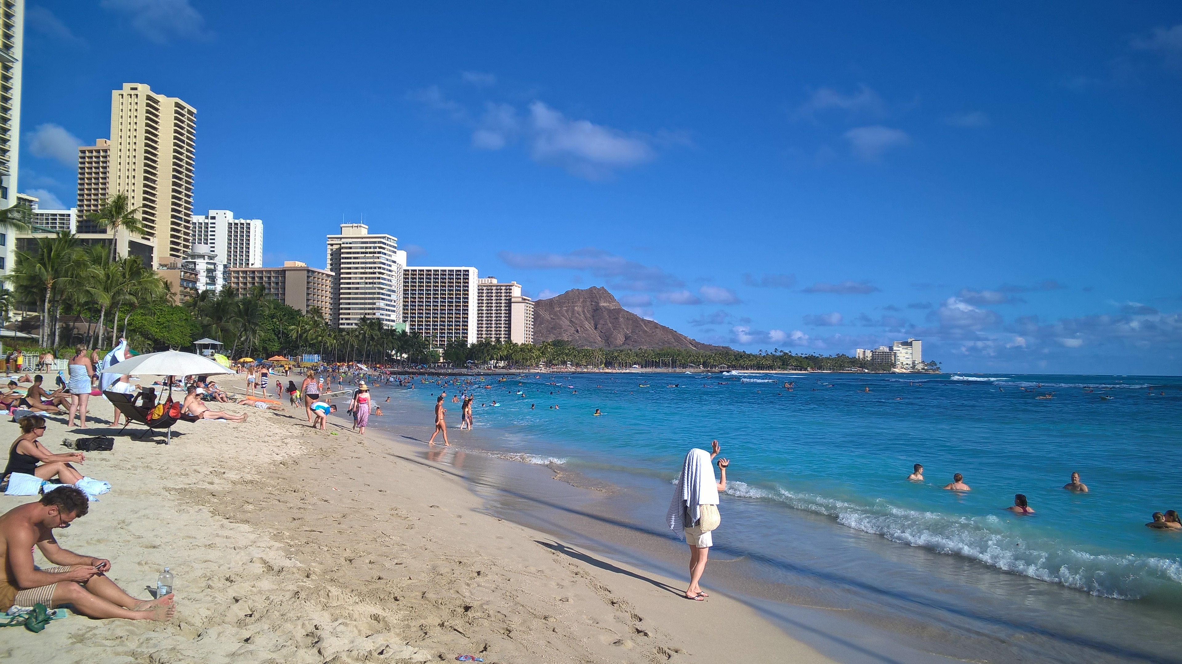 Wir waren am Waikiki Beach vom Mittag...