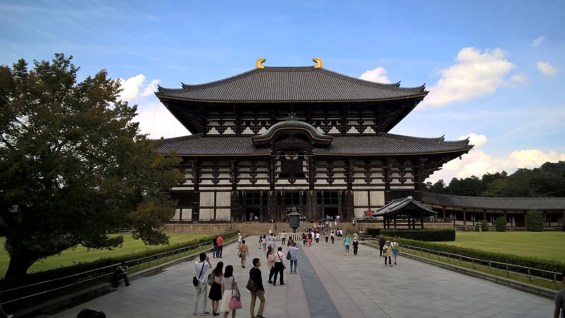 ... wobei der Tempel nochmal deutlich größer ist!