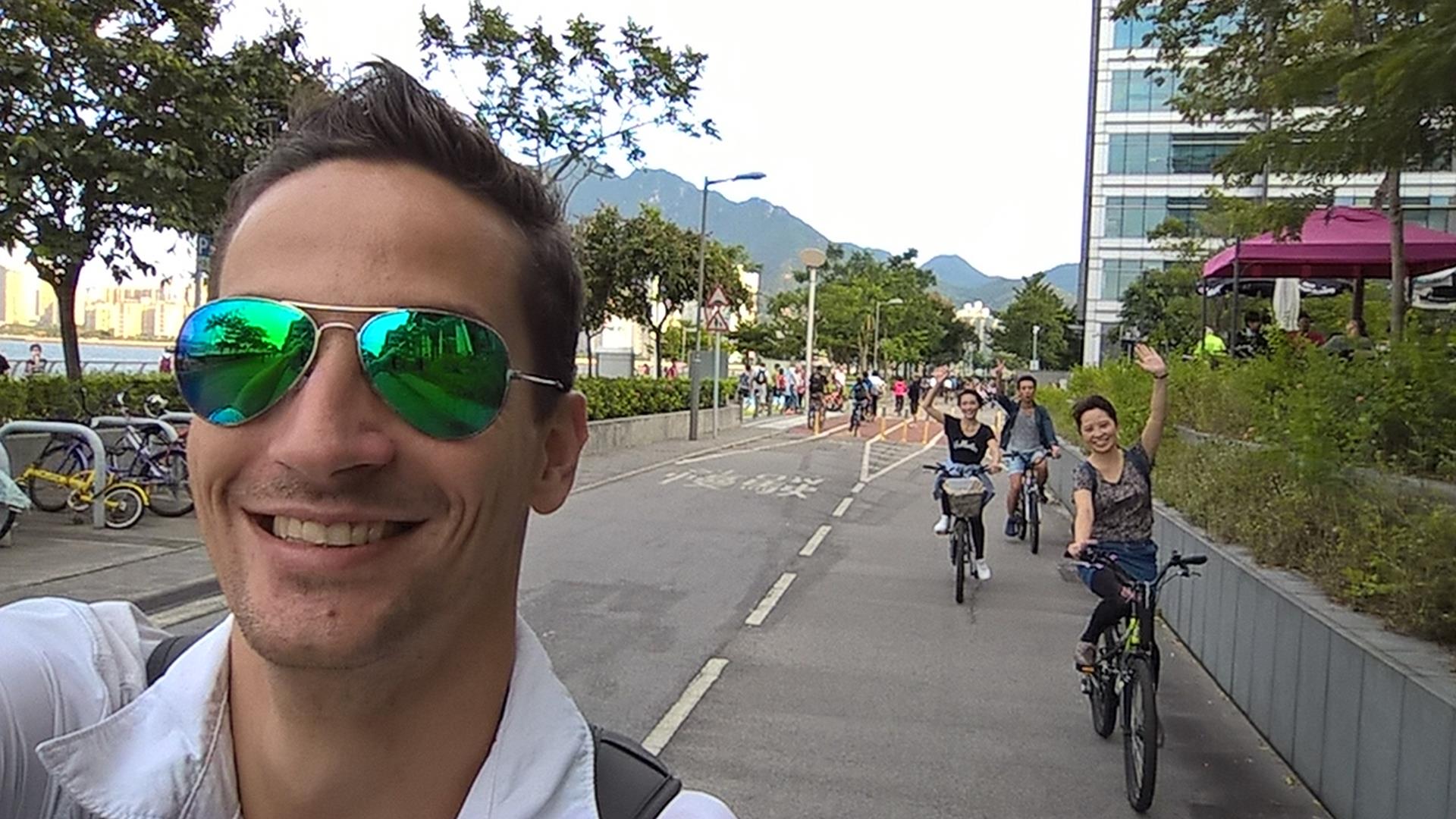 Die Crew auf dem Fahrrad