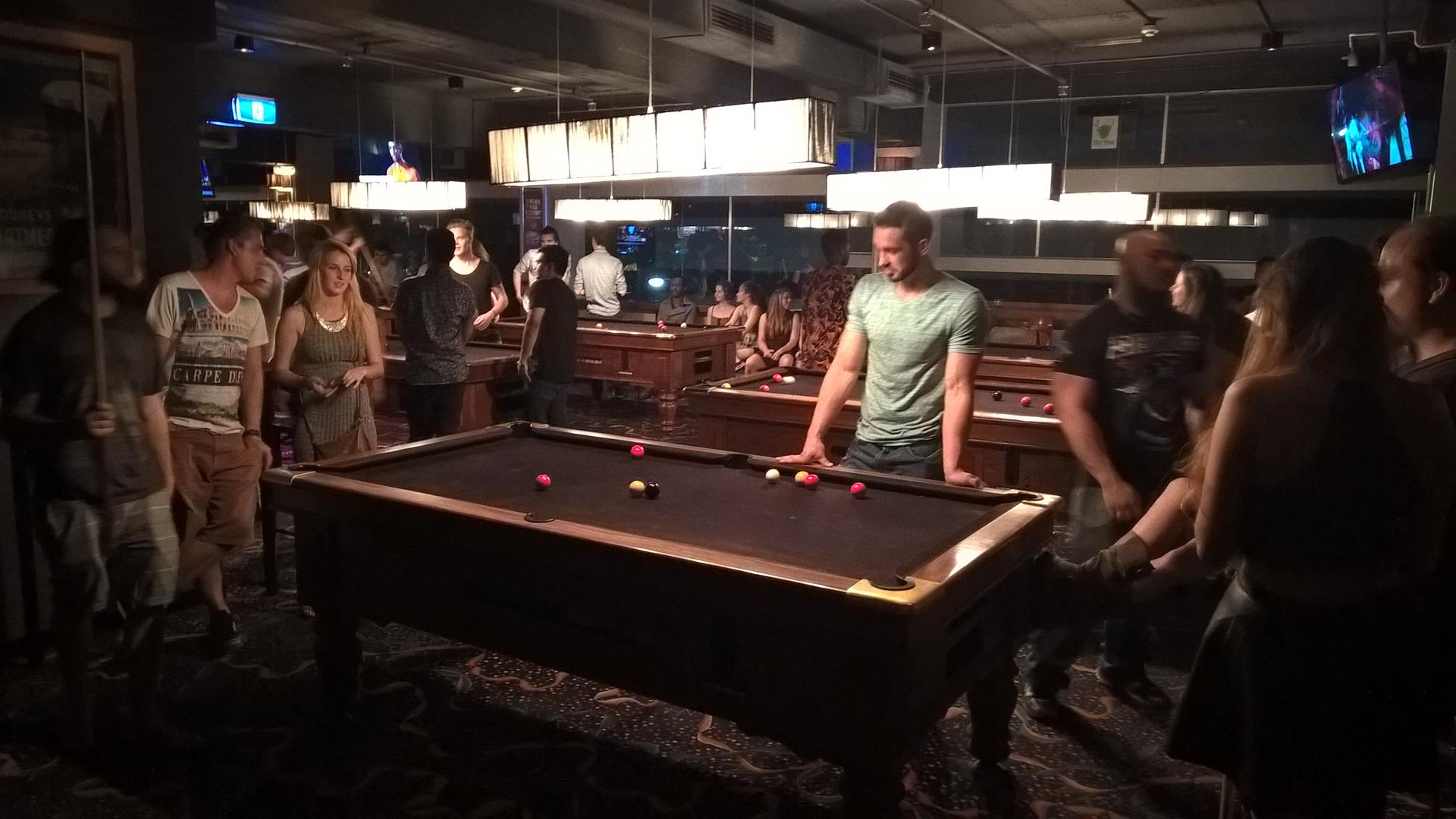 Mit meinen Hostel Kollegen beim Billiard spielen