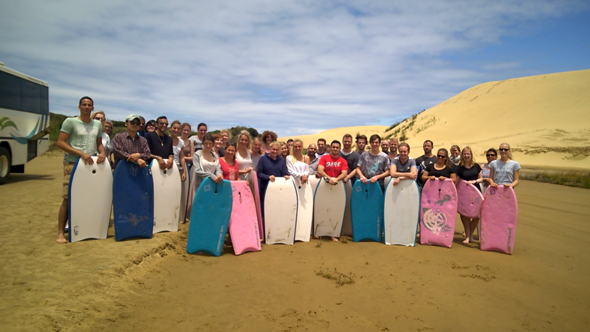 Mit einer richtig coolen Truppe ging es zum Sandboarden